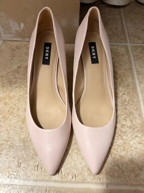 DKNY Blush Pink Pointed-Toe Leather pumps